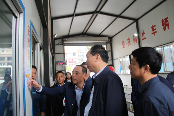 市安委辦主任、安監(jiān)局局長李永宏一行到隴運集團公司檢查指導(dǎo)工作