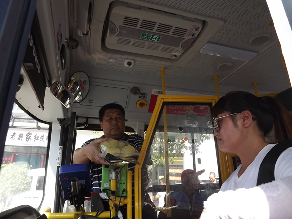 隴運(yùn)集團(tuán)公司開(kāi)展“夏送清涼”慰問(wèn)一線(xiàn)職工活動(dòng)