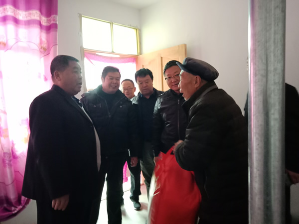 隴運(yùn)集團(tuán)公司開展“解難題、辦實(shí)事、送溫暖”主題黨日活動(dòng)